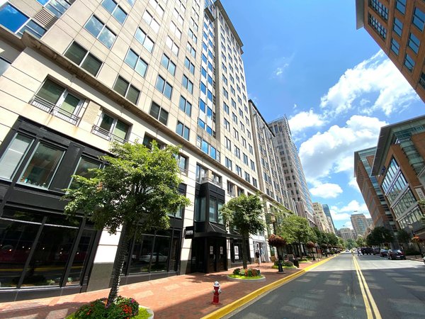 Comment Transformer Votre Terrasse en Oasis avec une Piscine Intégrée ?